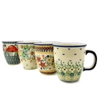 Bunzlauer Keramik Set 4 Becher Mars 260 ml, Dekore Blumenwiese, Beate, Klatschmohn, Jasmin, Bild mit aufgereihten Bechern